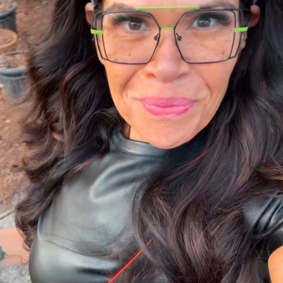 Meet your Posher, Malia - Picture 1 of 10